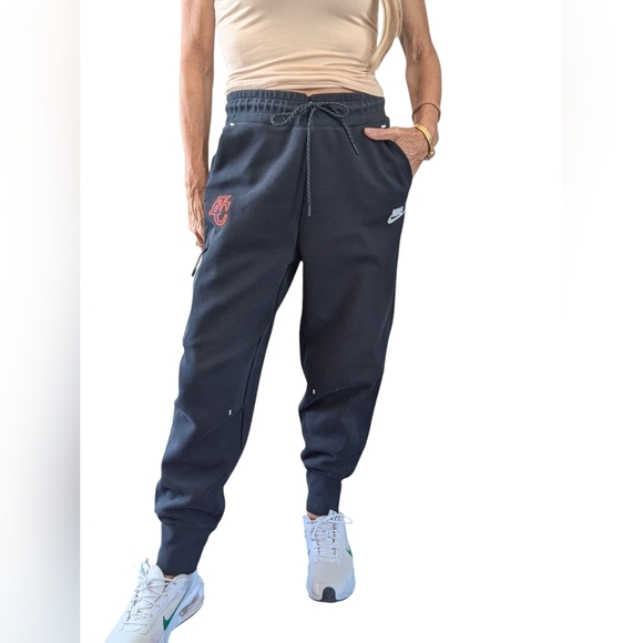 Nike Black Tech Fleece Joggers Womens Size M EC Logo Sweatpants Tap - Picture 1 of 11